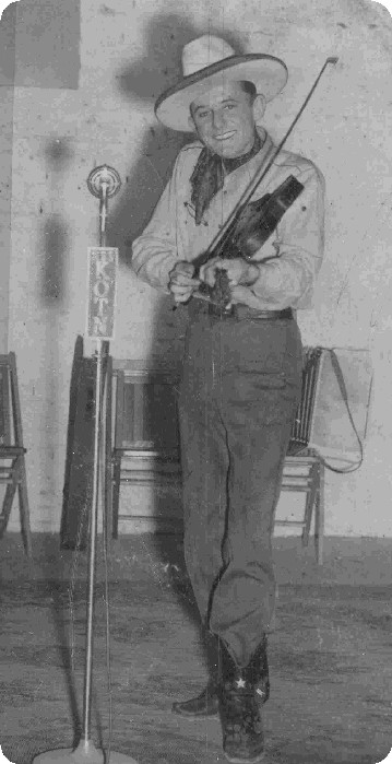 Fiddlin Rufus w fiddle.jpg
